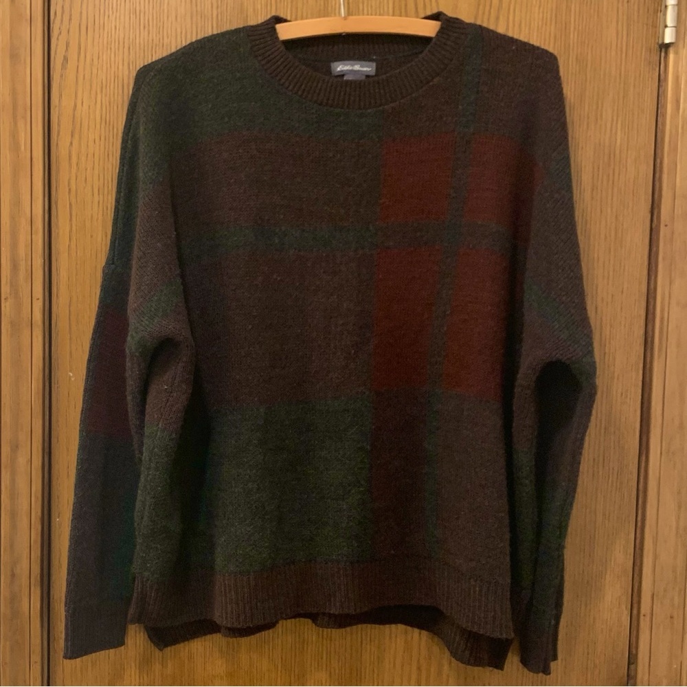 Lightweight Eddie Bauer sweater with drop shoulder, size small